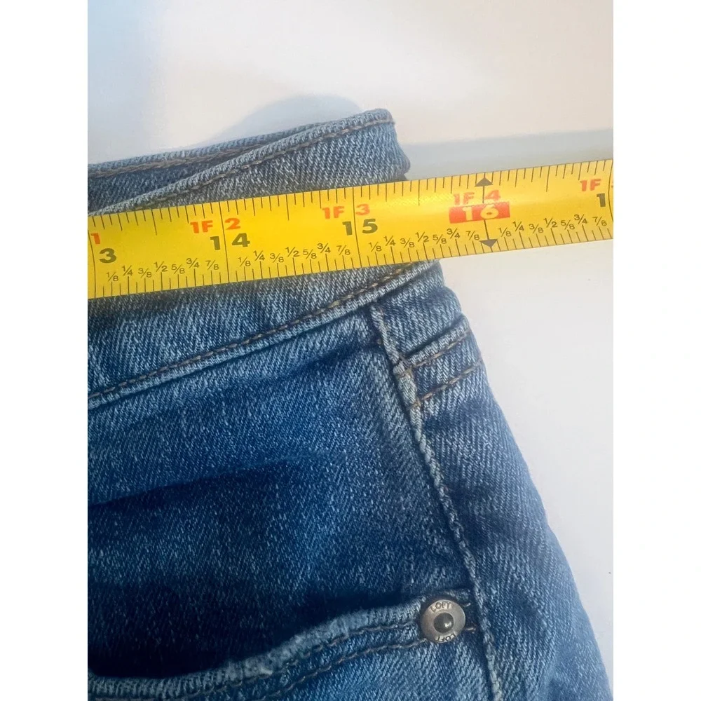 LOFT Womens Medium Wash Frayed Raw Hem Denim Jean Shorts Size 4 27